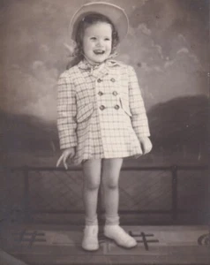 VINTAGE PHOTO BOOTH: ARCADE - ADORABLE LITTLE GIRL IN COAT AND BONNET - Picture 1 of 1