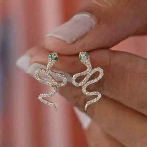 Orecchini a perno serpente smeraldo taglio tondo 0,70 ct creati in laboratorio placcato oro giallo 14 kt - Foto 1 di 5