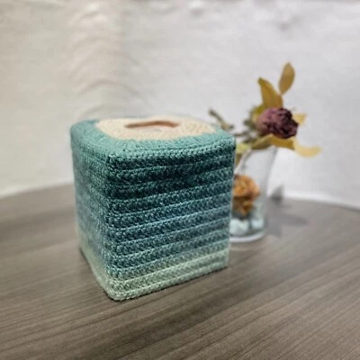 Soporte para caja de pañuelos Tesla modelo Y cabe en compartimento central cubierta tejida a mano Foto 1 de 2