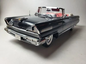 Sun Star 1956 Lincoln Premiere Convertible 1:18 Scale Diecast Model Car Black - Picture 1 of 14