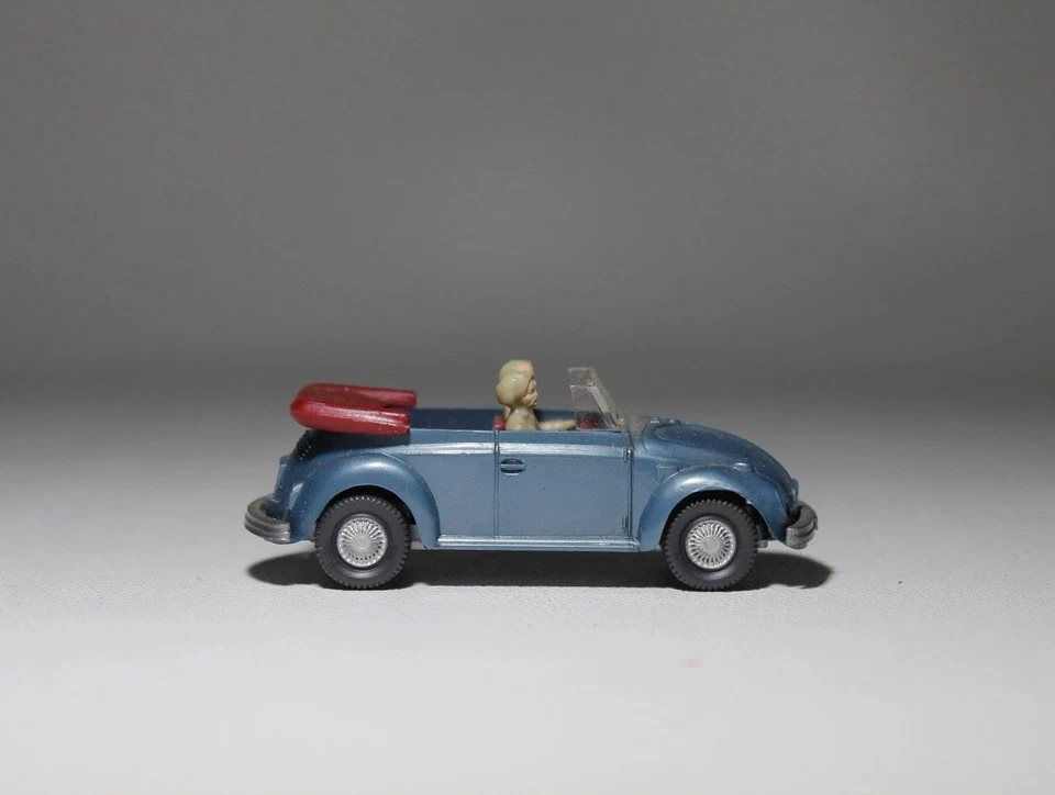 Volkswagen Cabiolet escala 1/87 WIKING #33 Foto 1 de 4