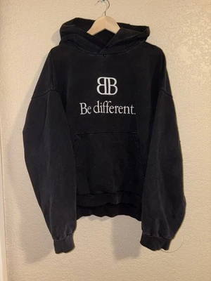 Balenciaga Be Different BB Distressed 超大连帽衫 XL 码 — 第 1/4 张图片