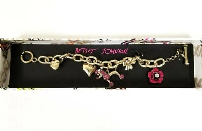 BETSEY JOHNSON CORDA CORRENTE OURO PÁLIDO, CORAÇÃO + ROSA PAVÊ ROSA + POODLE + PULSEIRA ARCO - Imagem 1 de 3