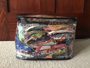 Quilten Stoff Quadrate Kreise Dreiecke Streifen Stücke 9 Pfund im Kunststoffkoffer - Bild 1 von 15