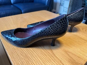 Russell & Bromley Stuart Weitzman Black Snakeskin Court Shoes US size 8.5 - Picture 1 of 9