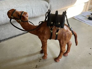 Leder Kamelfigur mit Sattel - Bild 1 von 5
