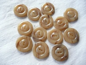 12 boutons anciens de collection en bakélite ou en plastique - Foto 1 di 3