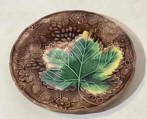 Antique Majolica Plate Grape Leaf & Berries Hand Painted 8 inches Green Brown - Picture 1 of 12
