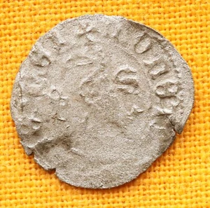 MEDIEVAL HUNGARIAN KINGDOM SILVER COIN WITH RAVEN, 15. CENTURY - Picture 1 of 2