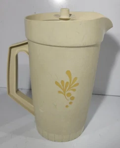 Vintage push button lid Tupperware 2 quart pitcher 1/2 Gallon Almond 800-9 - Picture 1 of 6