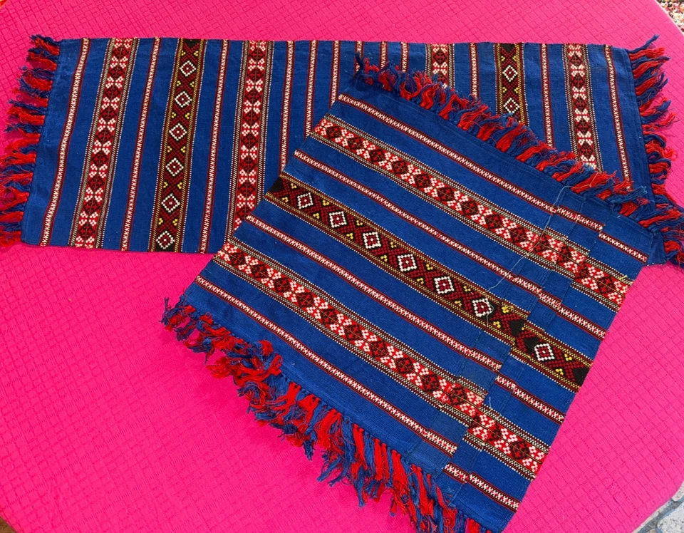 4 sets de table et un chemin de table en toile de coton basque - Photo 1/4