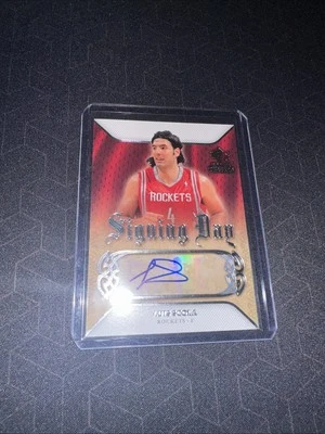 2007-08 SP Rookie Threads - Signing Day Luis Scola #SD-LS (AU, RC) - Image 1 of 4