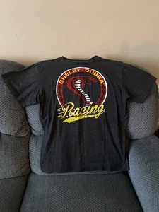 Shelby Mustang Cobra Racing Samt Grafik Größe LARGE T-Shirt grau gebraucht, in einwandfreiem Zustand - Bild 1 von 9