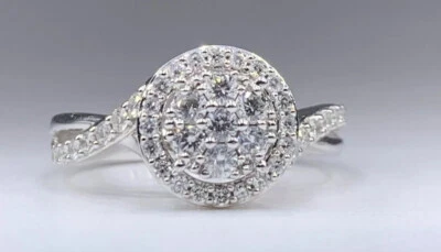 Anillo con halo en racimo de diamantes de 0,75 quilates de oro blanco de 10 k $2450 talla 7 ZEI  Foto 1 de 4