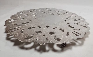 Leonard Co. Tivet piatto argento piedi disegno inciso ornato allori e fiori - Foto 1 di 8