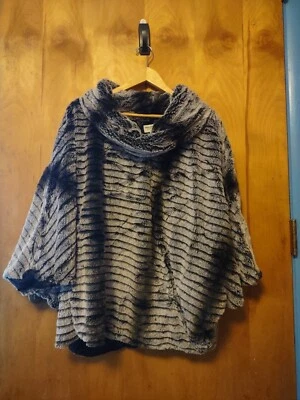 Poncho con capucha de piel sintética para mujer Norm Thompson talla L/XL vintage Foto 1 de 4