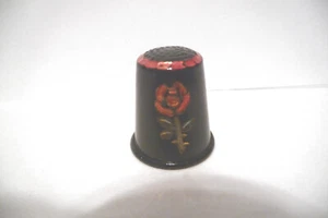 THIMBLE BLACK ENAMELED BRASS WOODSETTON ENGRAVED RED ROSE W/GOLD LEAVES - Picture 1 of 6