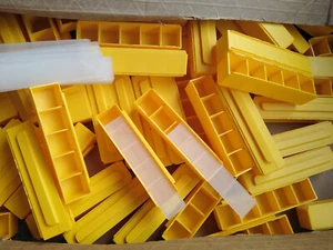 10x Mini Verpackungsbox 5-fach gelb f. Wendeschneidplatten RosePlastic InsertBox - Picture 1 of 10