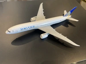 VINTAGE DIECAST MODEL AIRCRAFT UNITED AIRWAYS JUMBO 787 AIRLINES PLANE - Picture 1 of 7