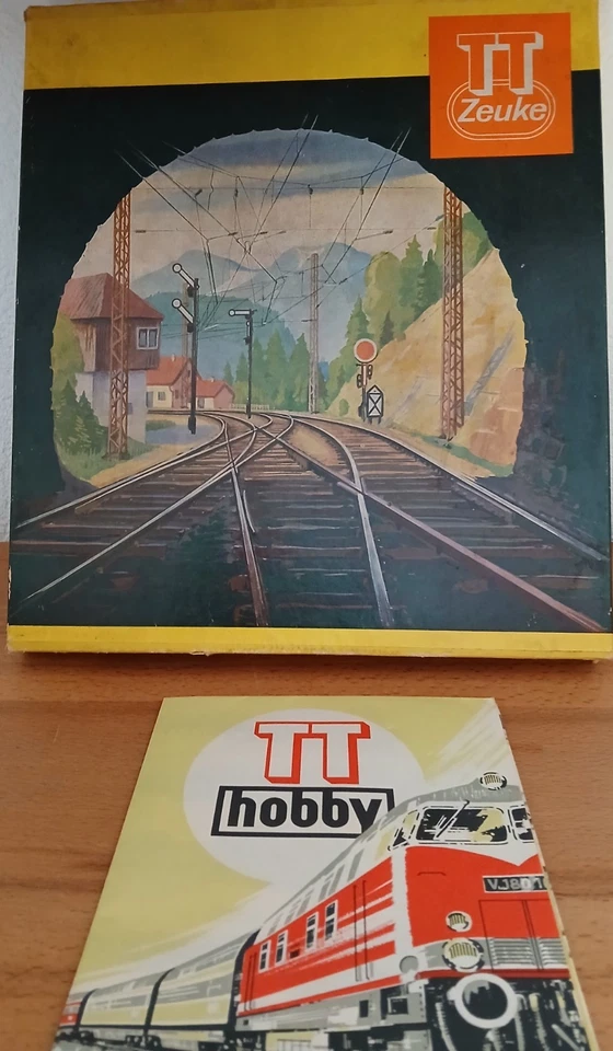 DDR Eisenbahn TT Zeuke Diesellok V 180 mit Wagenset, 1970  Falt- Firmenprospekt  - Bild 1 von 4