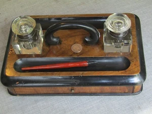 Escritorio de madera de nogal vintage soporte para tintero de vidrio ordenado - cajón 2 tinteros bolígrafo y moneda - Imagen 1 de 15
