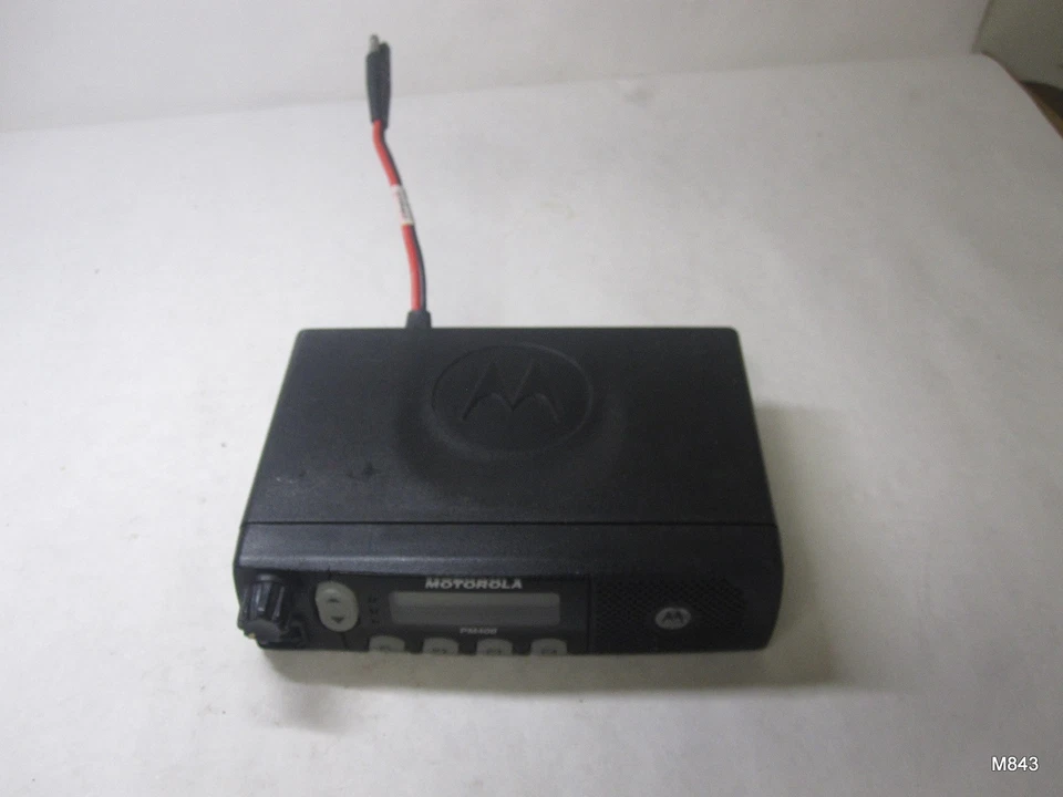 MOTOROLA PM400 VHF MOBILE AAM50KQF9AA3AN 45W 64CH 146-174MHZ RADIO - Image 1 of 4