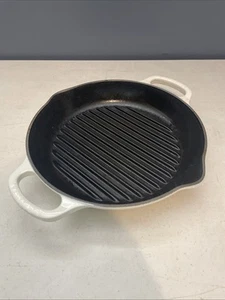 Le Creuset Enameled Cast Iron Signature Deep Round Grill 25cm/ 9-3/4” White - Picture 1 of 7