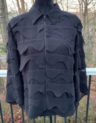 Blusa Top Samuel Dong Negra con Volantes en Niveles Manga Larga Cremallera Frontal Talla XL Foto 1 de 3