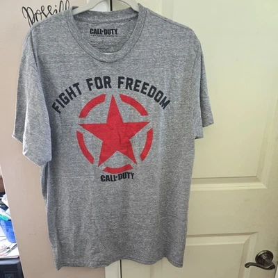 Call of Duty Men's T-Shirt Size Large New Grey with Red Star World War - Image 1 of 4
