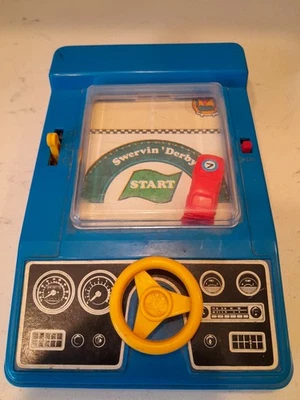 Tomy Swervin' Derby Juego de Conducción de Carreras Portátil de Colección 1977 Piezas No Probadas Foto 1 de 4