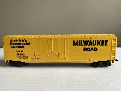 BACHMANN HO MILWAUKEE ROAD MILW 56500 BOX CAR Yellow Model Train Railroad RR - Image 1 of 4