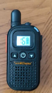 MINI TALKIE WALKIE 3 WATTS 16 CANAUX 8.7 cm de hauteur neuf sans boite origine - Zdjęcie 1 z 5