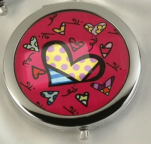 ROMERO BRITTO MIRROR COMPACT: HEART (RED BCKD) ** NEW ** GIFT BLACK BOX - Picture 1 of 4