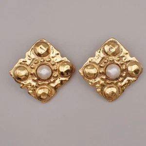 CHANEL CC Diamond Shape Pearl Button Earrings 23 Clip-On Gold Vintage 30RL066 - Picture 1 of 12