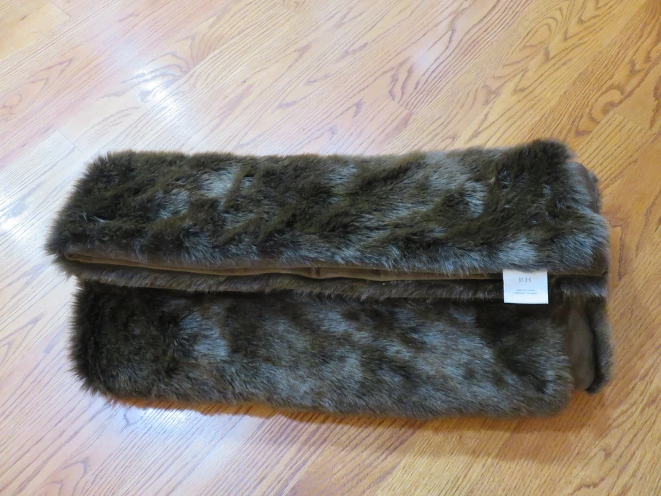 "Manta de piel sintética de lujo para diestro Restauración Hardware Oso marrón oscuro 50x60"" COMO NUEVA" Foto 1 de 4