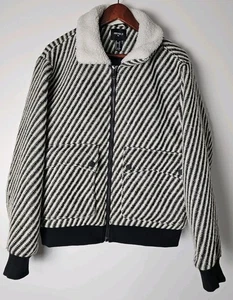Forever 21 Herren Diagonal Gestreifte Bomberjacke Mantel Sherpa Kragen Schwarz & Weiß  - Bild 1 von 4