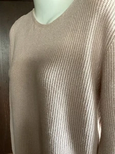 MADE IN P.R.C.  wunderschöner extravaganter PULLI, zartes Rosé, dezentes GLITZER - Bild 1 von 4