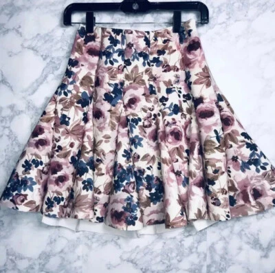 Falda corta de buceo floral Lauren Conrad Runway para mujer talla 4 mini Foto 1 de 4