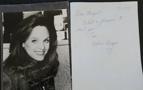 VALERIE HARPER HAND SIGNED 8x10 PHOTO  + SIGNED COVER NOTE Cover