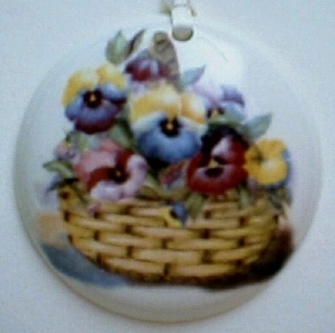 BEAUTIFUL PANSY BASKET ROUND BASKET TIE ON-NEW -SHOP STORE FOR UNIQUE ITEMS Cover