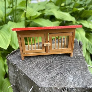 Vintage Puppenhaus Miniatur Viech Tier 2 abgeschirmte Käfig Kiste Stall Germany - Bild 1 von 6