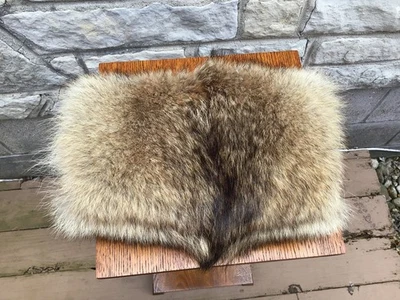 Real Fur ~Hand Muff ~Coyote ~ Velour Lined~ 7”x 10”~ Wrist Strap~ New Foto 1 de 4