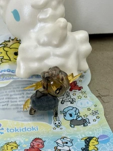 Minifigure Tokidoki Toki Mochi Sky Unicorno Zinger 2,5" con custodia Squishy - Foto 1 di 5