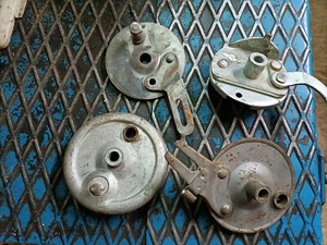LOT FLASQUES DE FREIN MOTOBECANE PEUGEOT VOIR AUTRES.... - Photo 1/2