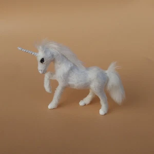 piccola simulazione unicorno bianco giocattolo resina e pelliccia unicorno bambola regalo circa 15x11cm - Foto 1 di 3