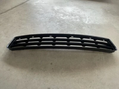 Used 2008-10 Toyota Scion TC Front Center Grille  53112-21040 Foto 1 de 4