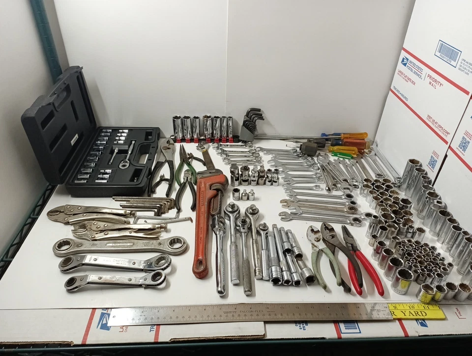 Lote masivo de herramientas mecánicas llaves de trinquete Craftsman Matco SK a presión 221 piezas  Foto 1 de 4