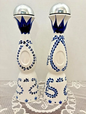 2 Clase Azul Reposado 750毫升空瓶带盖手绘陶瓷套装 — 第 1/4 张图片