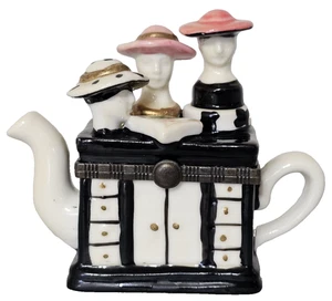 Miniatur Teekanne Schmuckstück / Pillendose, Damen Köpfe mit Hüten, Mode, Keramik/Metall - Bild 1 von 11