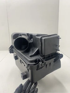 2004-2006 LEXUS RX330 AC A/C AIR CLEANER INTAKE BOX 17700-0A212 OEM - Picture 1 of 15